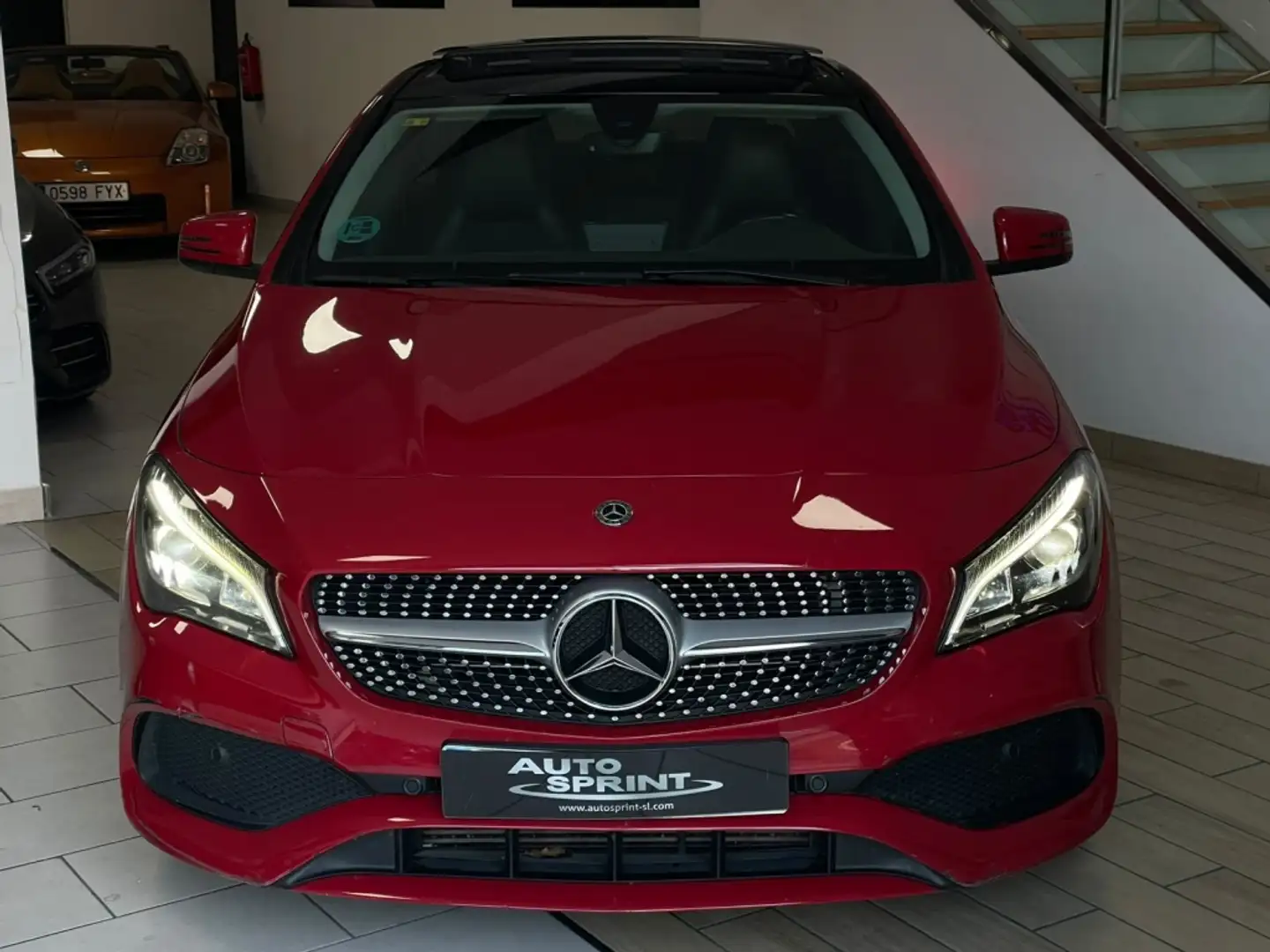 Mercedes-Benz CLA 200 200d 7G-DCT Rojo - 2