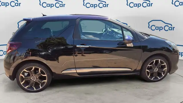 DS Automobiles DS 3 view 4