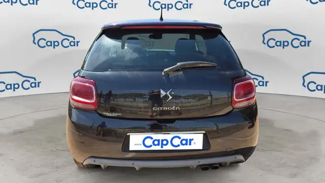 DS Automobiles DS 3 view 3