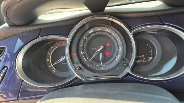 DS Automobiles DS 3 view 12