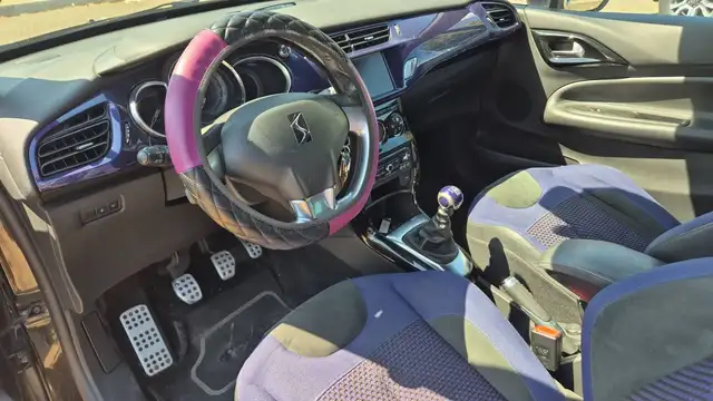 DS Automobiles DS 3 view 8