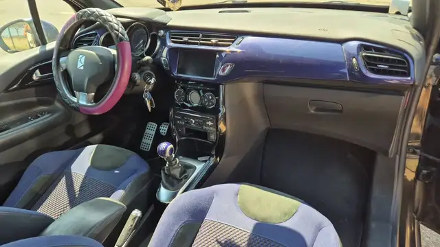 DS Automobiles DS 3 view 10