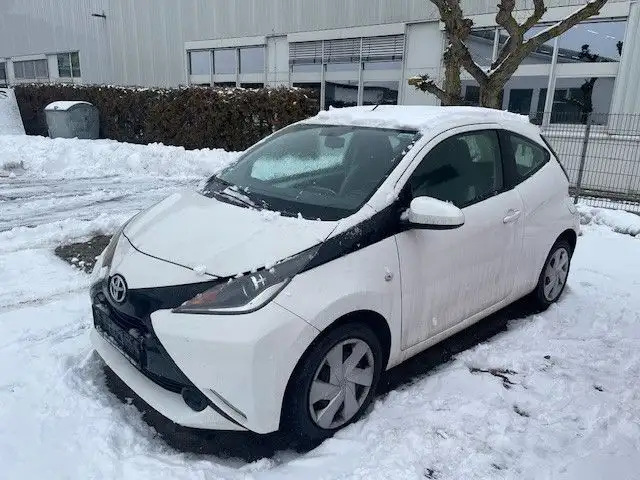 Toyota Aygo 1,0-l- x-play
