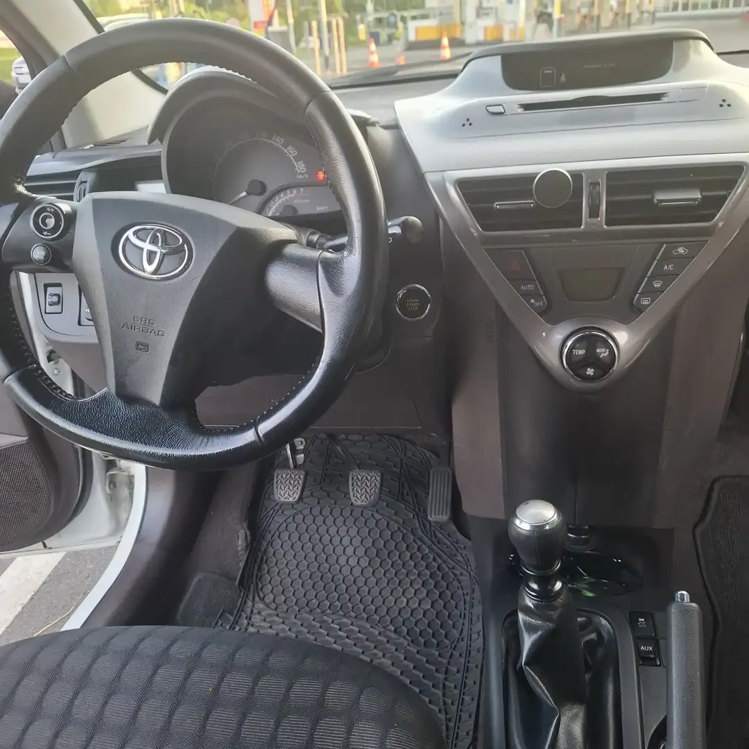 Toyota iQ 1.0 - 2