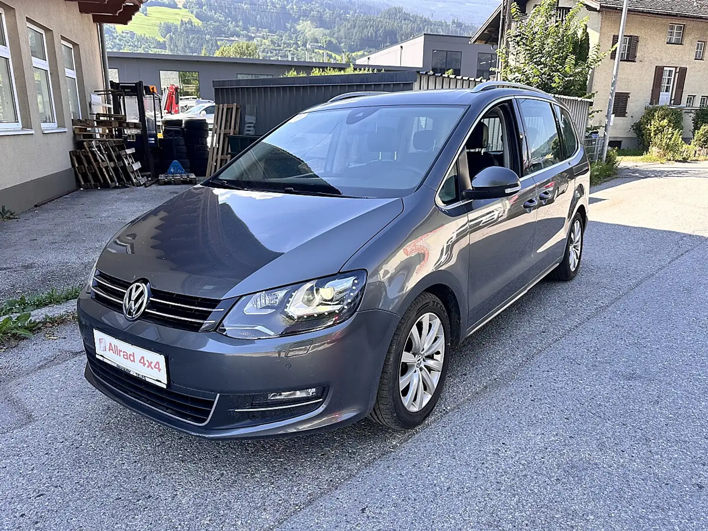 Volkswagen Sharan Sky BMT 2,0 TDI DPF 4Motion Grau - 1