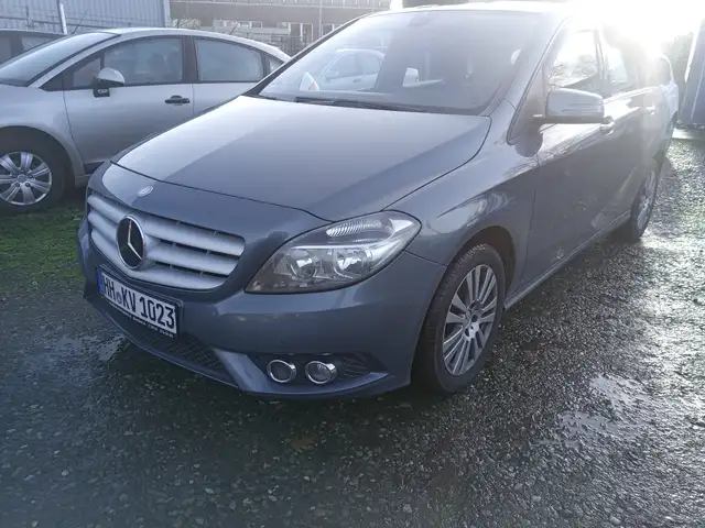 Mercedes-Benz B 220 CDI (BlueEFFICIENCY) 7G-DCT Automatic