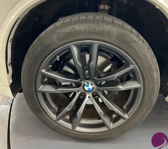 BMW X5 view 22