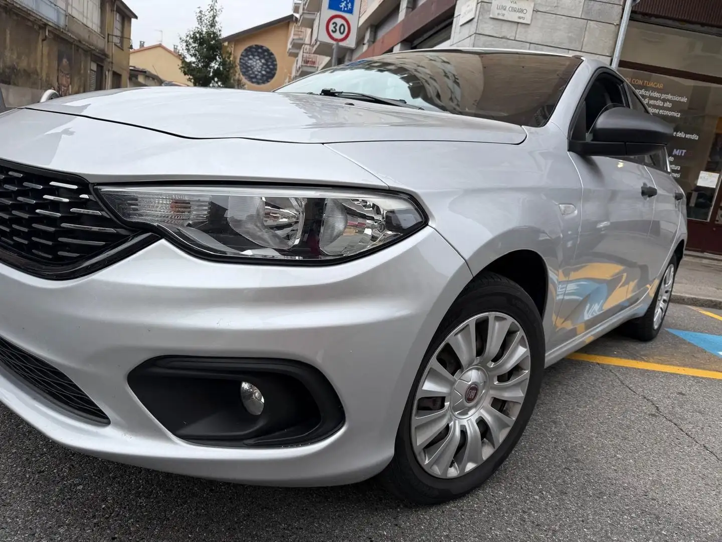 Fiat Tipo Easy 1.4 Turbo LPG Gris - 2
