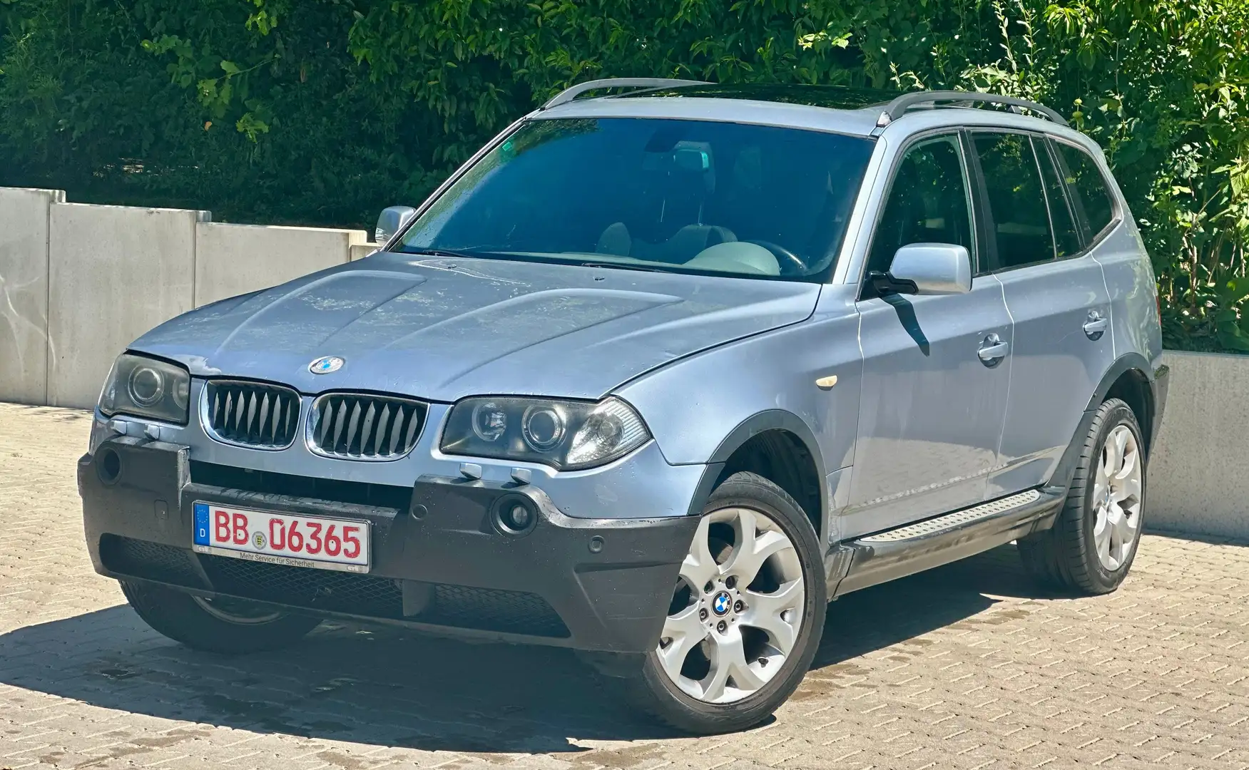 BMW X3 3.0i ALLRAD+AUTOMATIK+PANO+SHZ Blau - 1