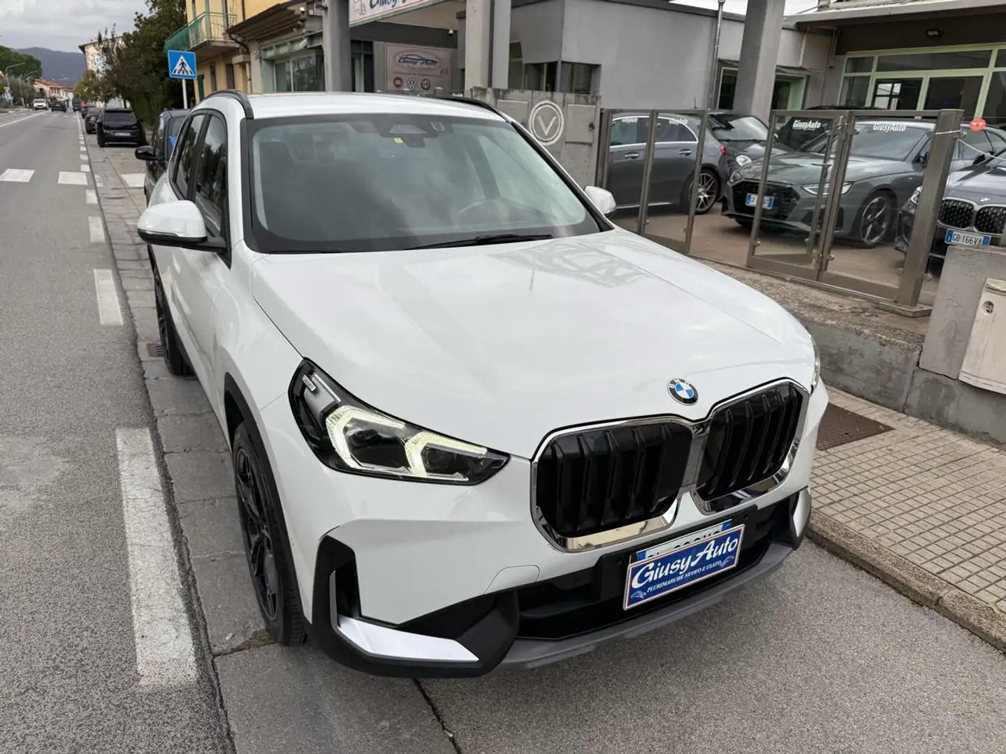 BMW X1 sDrive 18d Weiß - 1