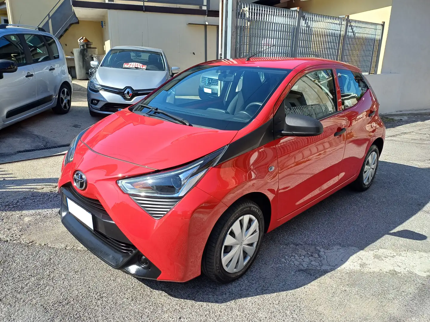 Toyota Aygo Aygo 5p 1.0 x-clusiv 72cv Rood - 1