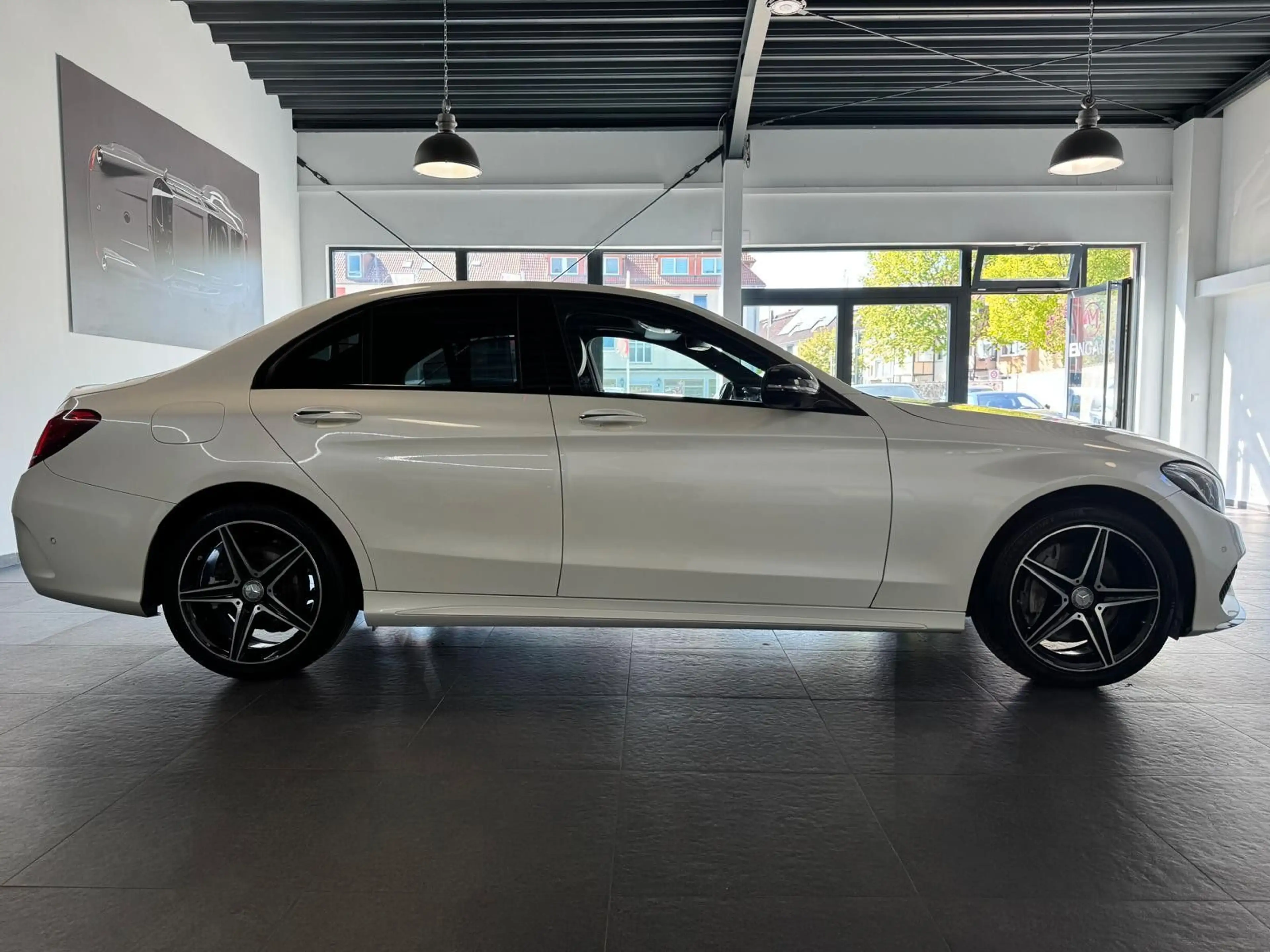 Mercedes-Benz C 250 d Lim. AMG-Paket/Panorama+Head-Up+Burmester — photo 4