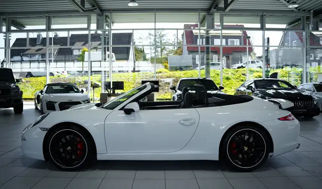 Porsche 911 view 13