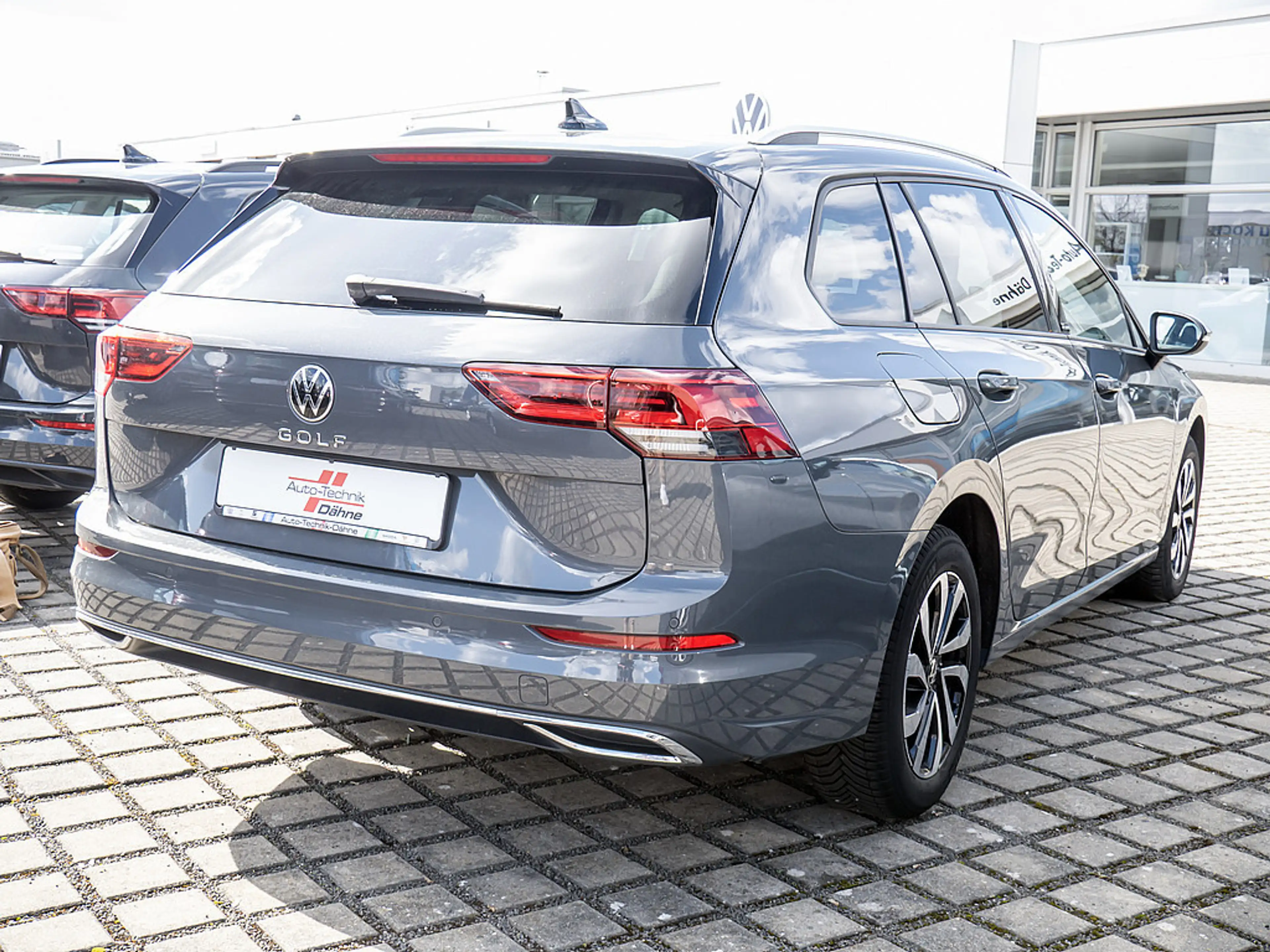 Volkswagen Golf VIII Variant 2.0 TDI Active SHZ NAVI LED — photo 3