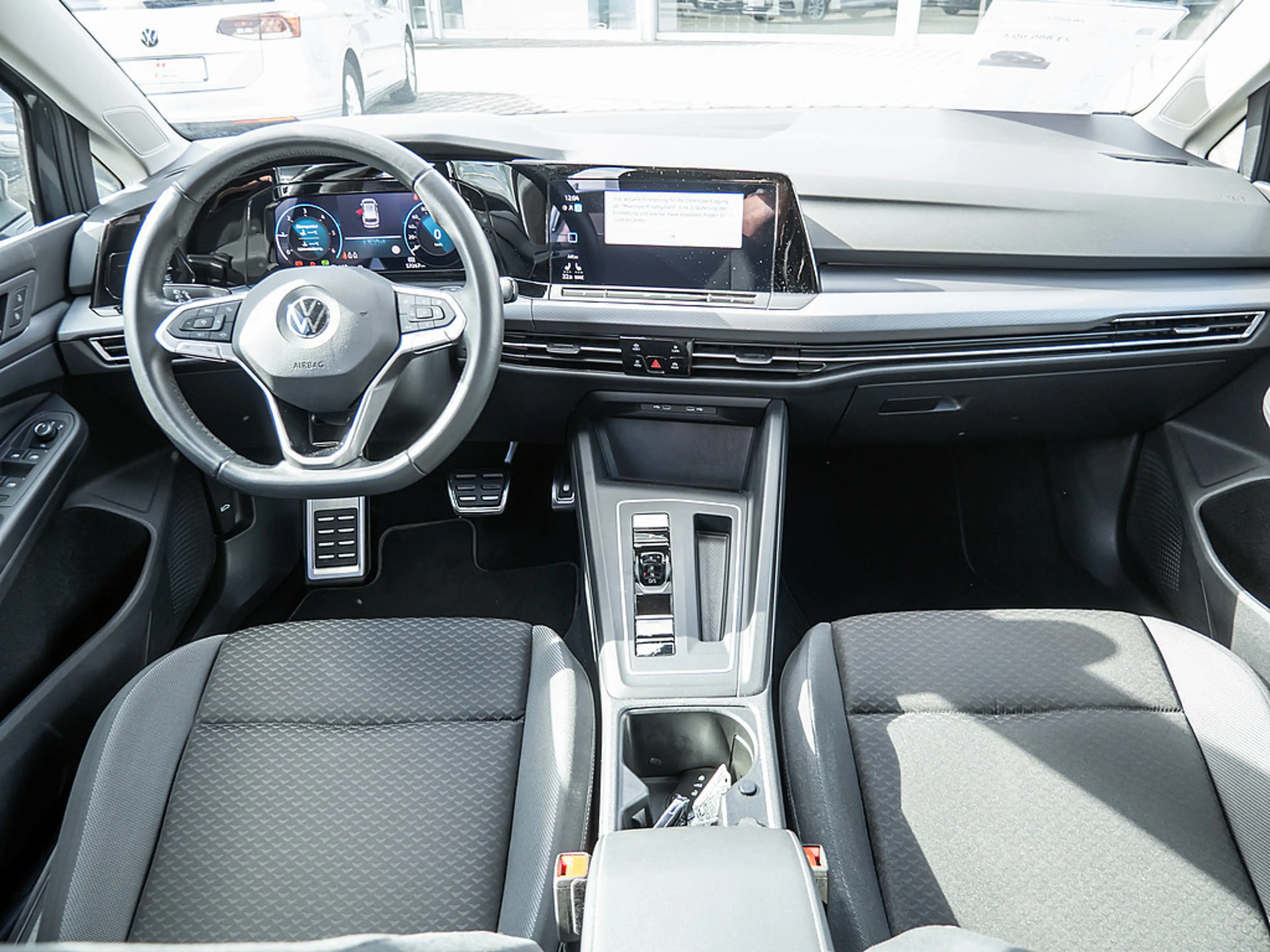 Volkswagen Golf VIII Variant 2.0 TDI Active SHZ NAVI LED — photo 6