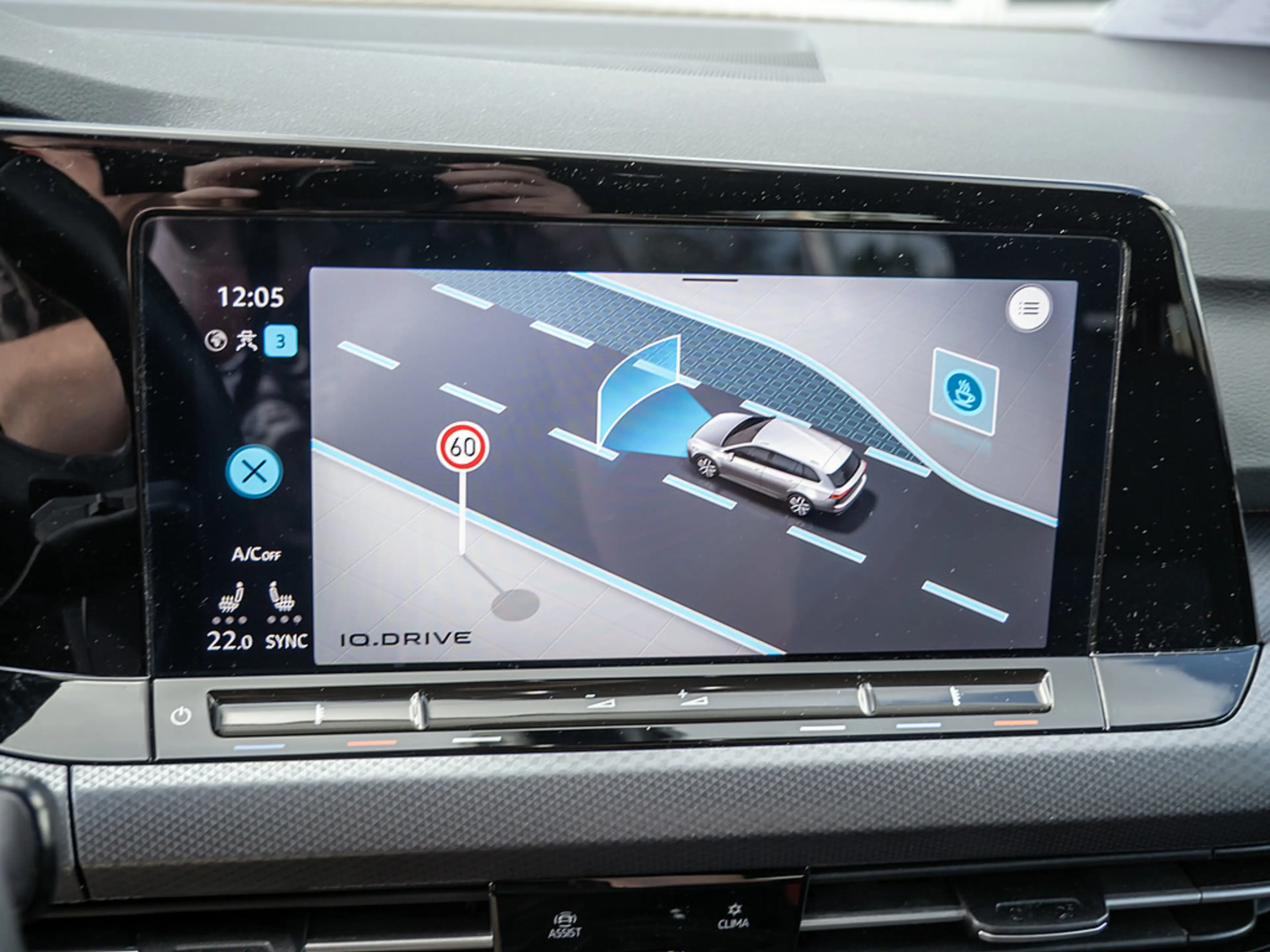 Volkswagen Golf VIII Variant 2.0 TDI Active SHZ NAVI LED — photo 9