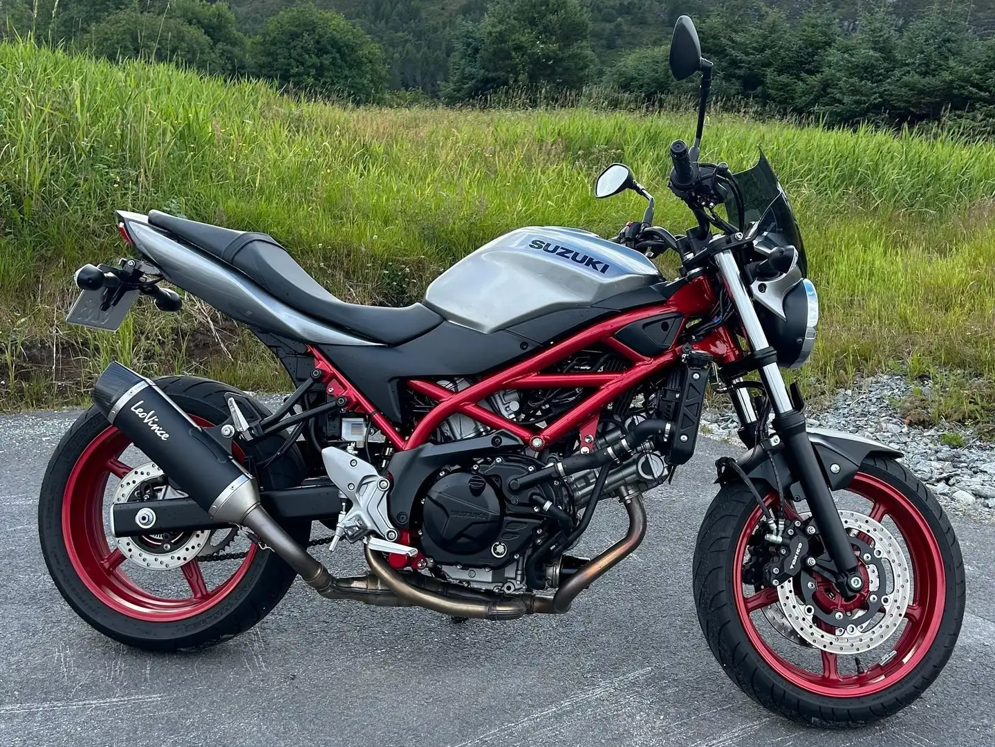 Suzuki SV 650 Gris - 1