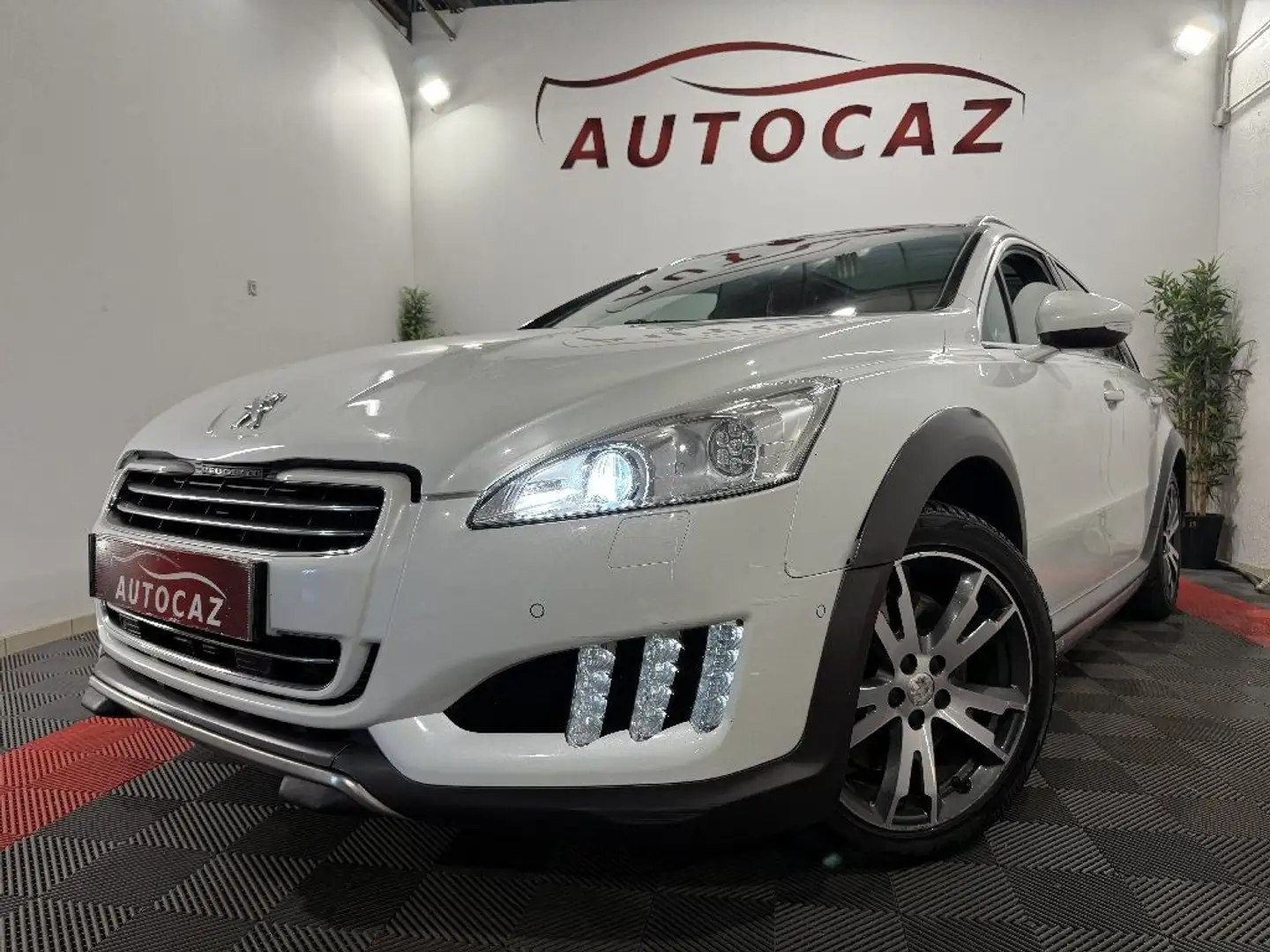 Peugeot 508 RXH 2.0 HDi 163ch HYBRID4 AUTO + Electric 37ch Blanc - 2