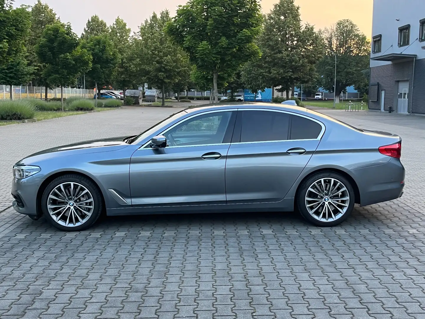 BMW 540 5er 540i xDrive Aut. Sport Line Gri - 2