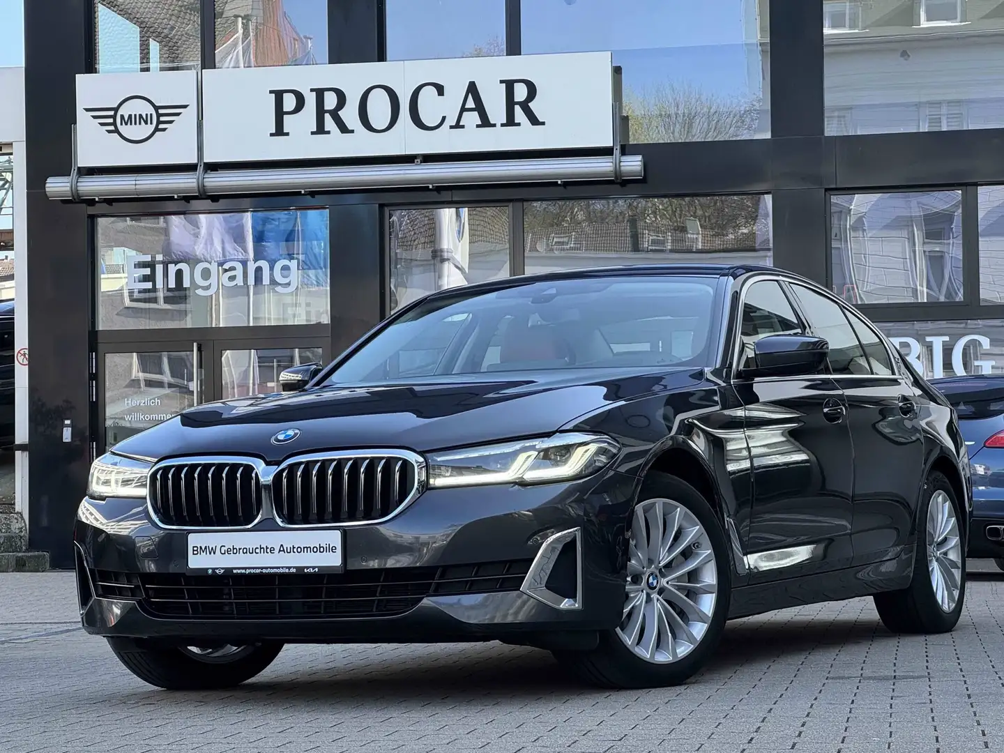 BMW 530 i xDrive Luxury Line AdapLED DA PA RFK HuD Grau - 2