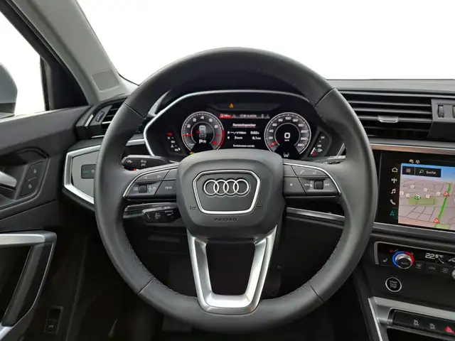 Audi Q3 view 13