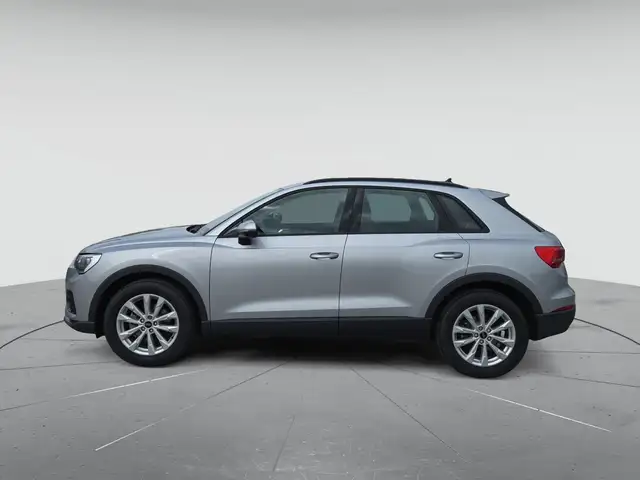 Audi Q3 view 6