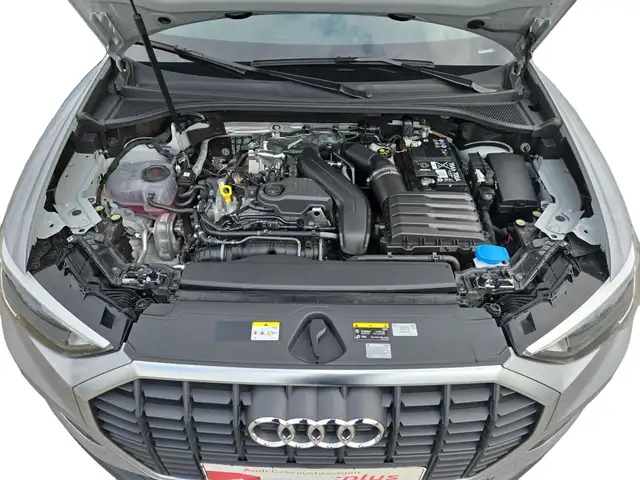 Audi Q3 view 12