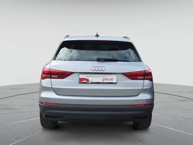 Audi Q3 view 7