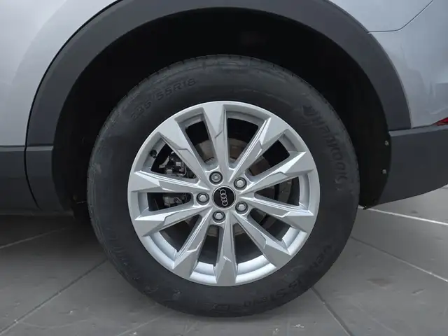 Audi Q3 view 15