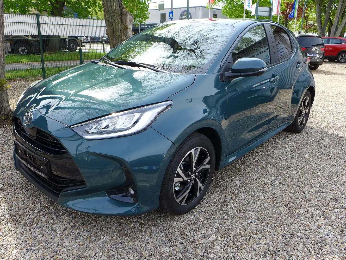 Toyota Yaris Hybrid 116 1.5 VVT-i TeamD Sitzh/Kamera/SideAssist Verde - 1