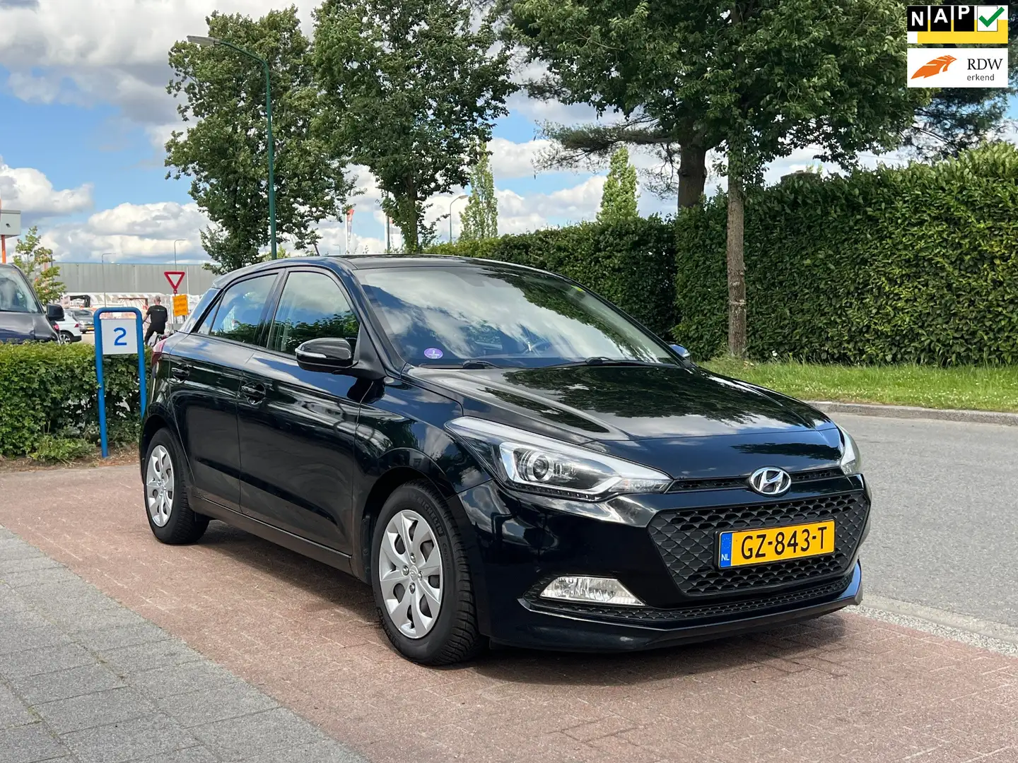 Hyundai i20 1.2 HP i-Motion Comfort * 140.092 km NAP| Airco | Black - 1