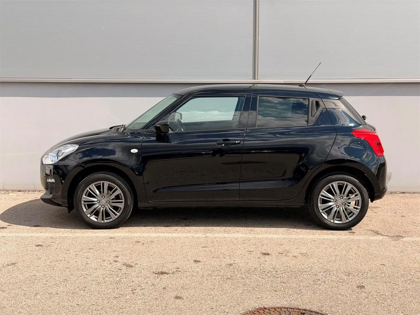 Suzuki Swift 1,2 DualJet Allgrip Shine Schwarz - 2