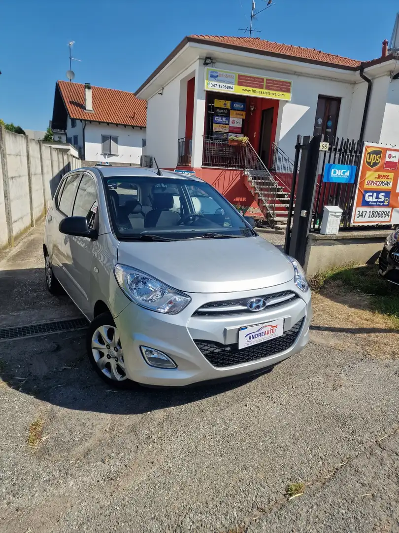 Hyundai i10 1.1 Classic Silber - 1