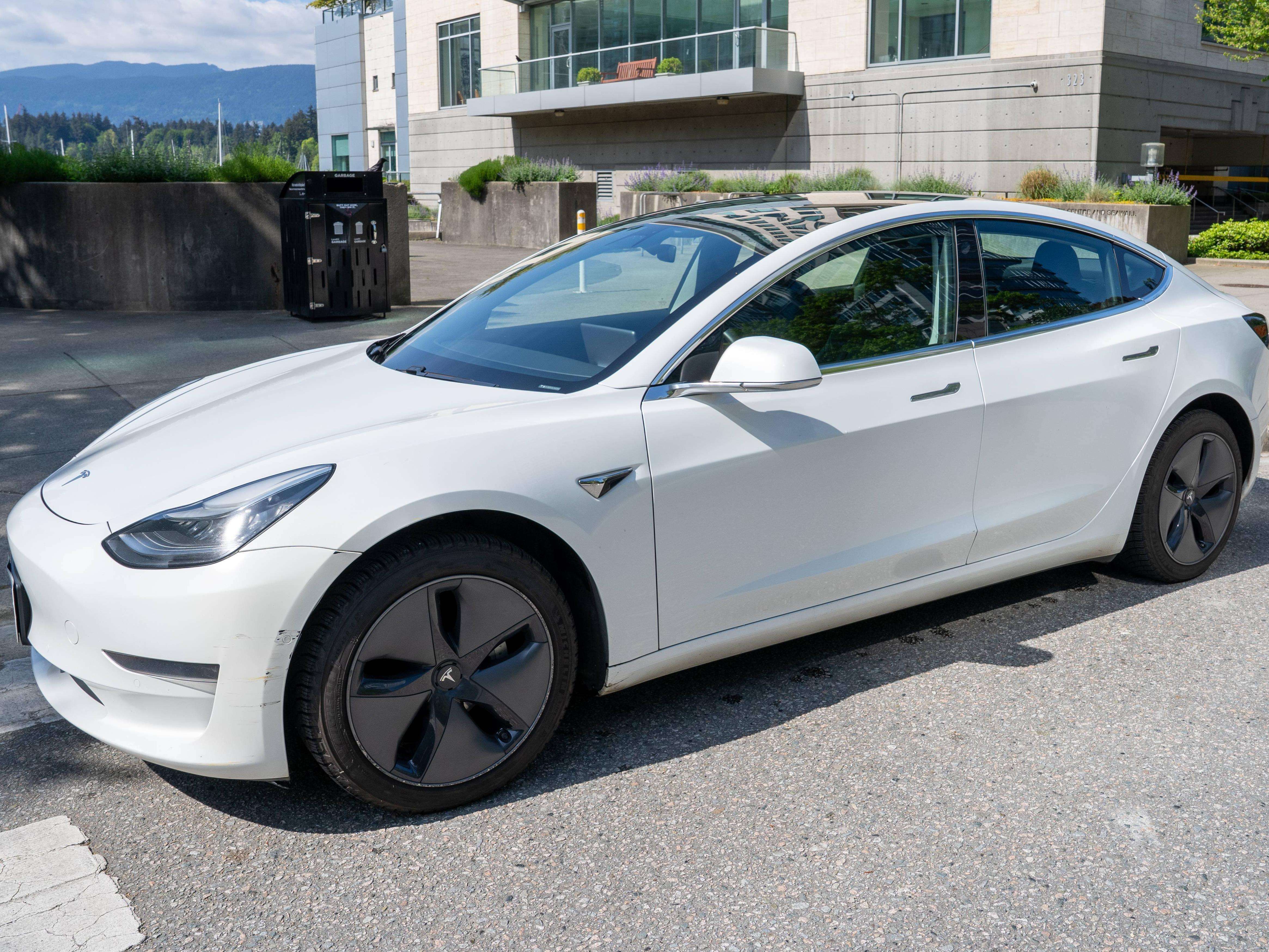 2020 Tesla Model 3 Rear Wheel drive alt 3