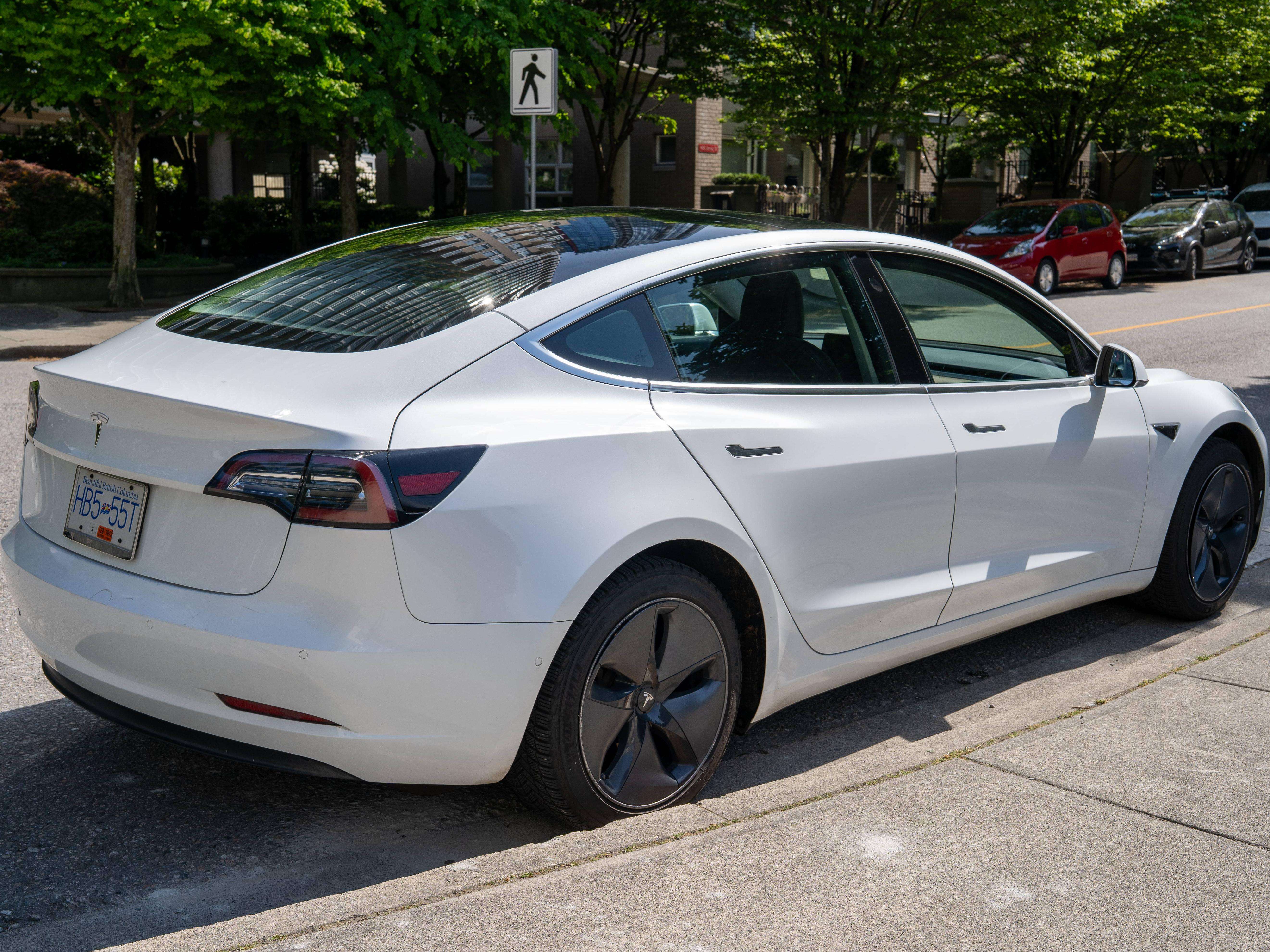 2020 Tesla Model 3 Rear Wheel drive alt 4