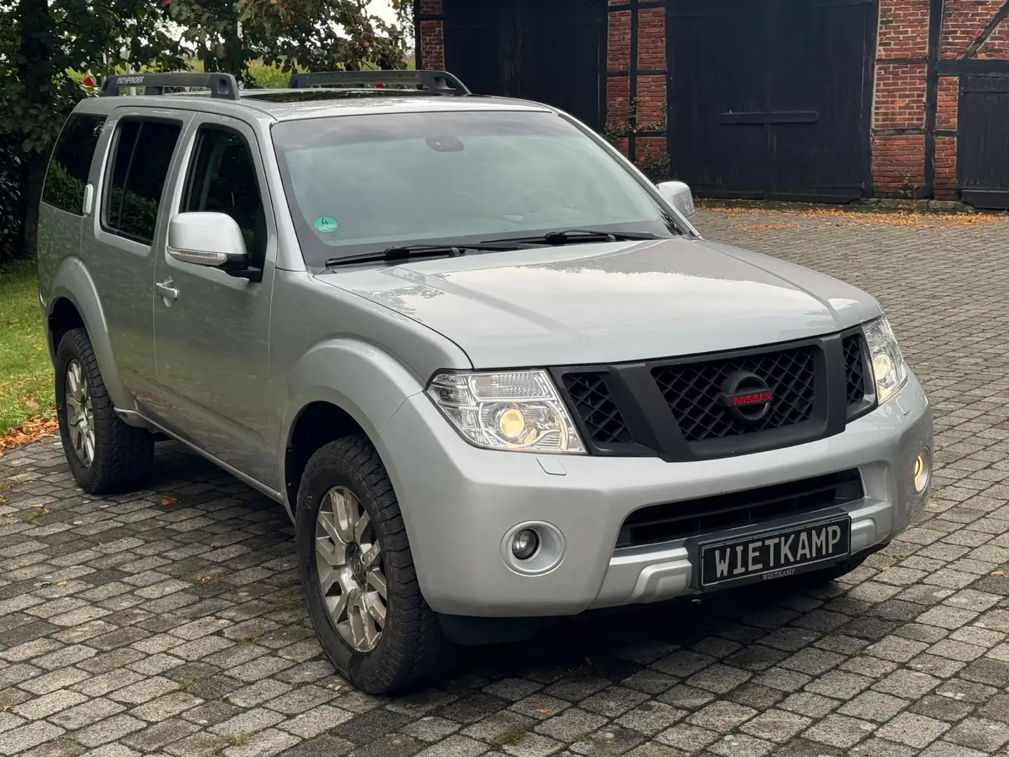 Nissan Pathfinder 2.5 dCi LE srebrna - 2