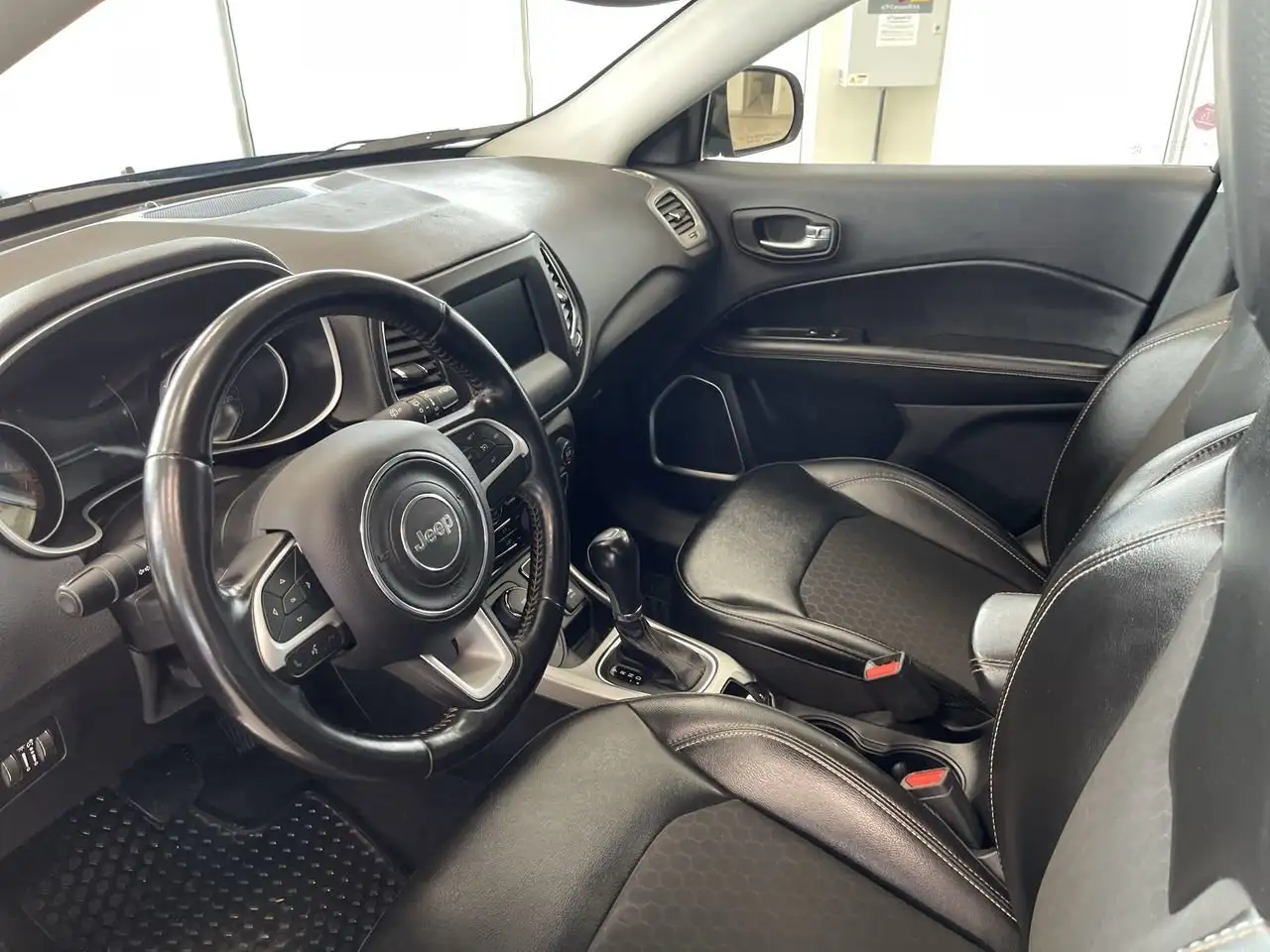 Jeep Compass снимка Jeep Compass