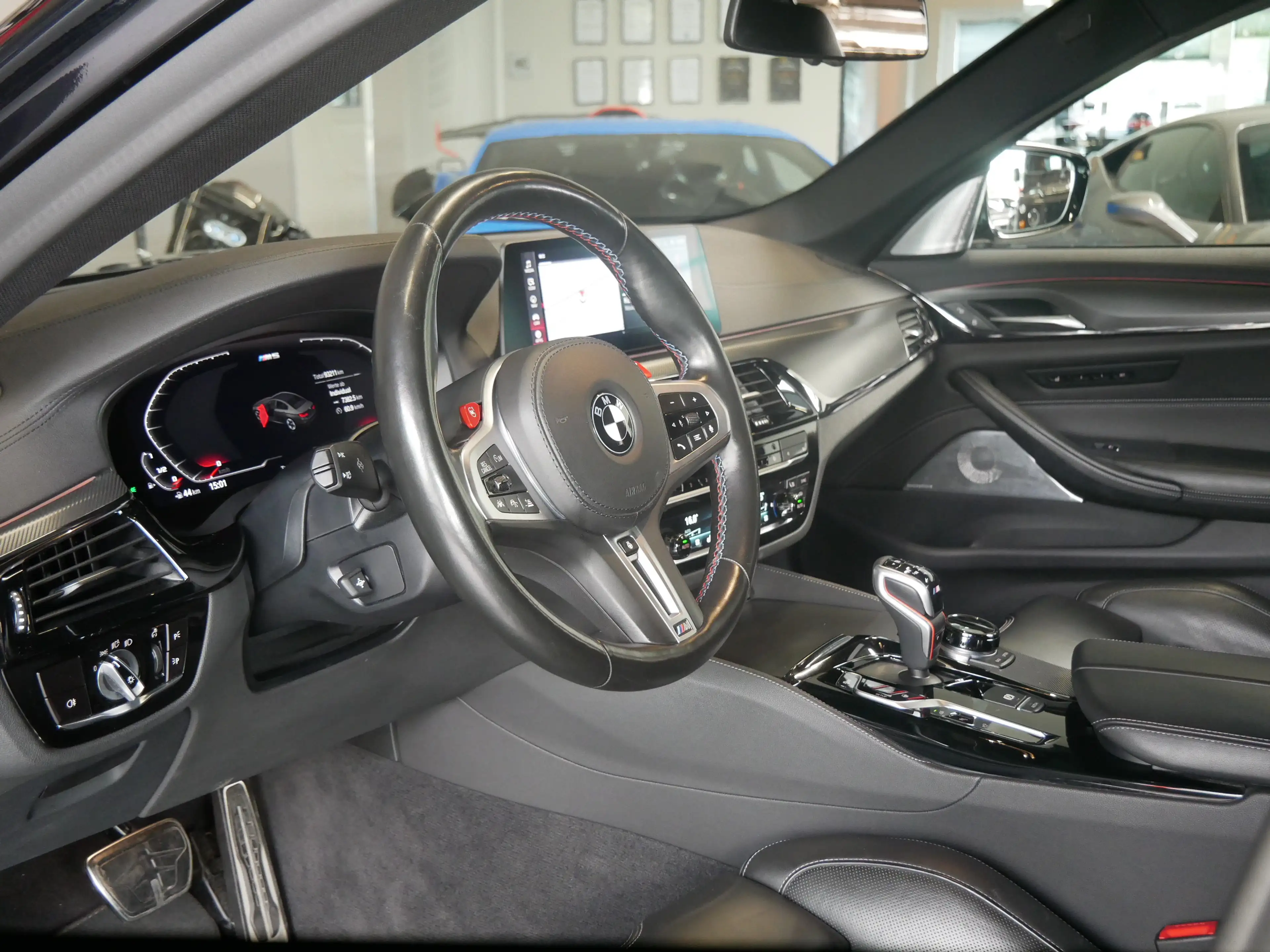 BMW M5 Competition Massage B&W Grail 360° LED Live — photo 9