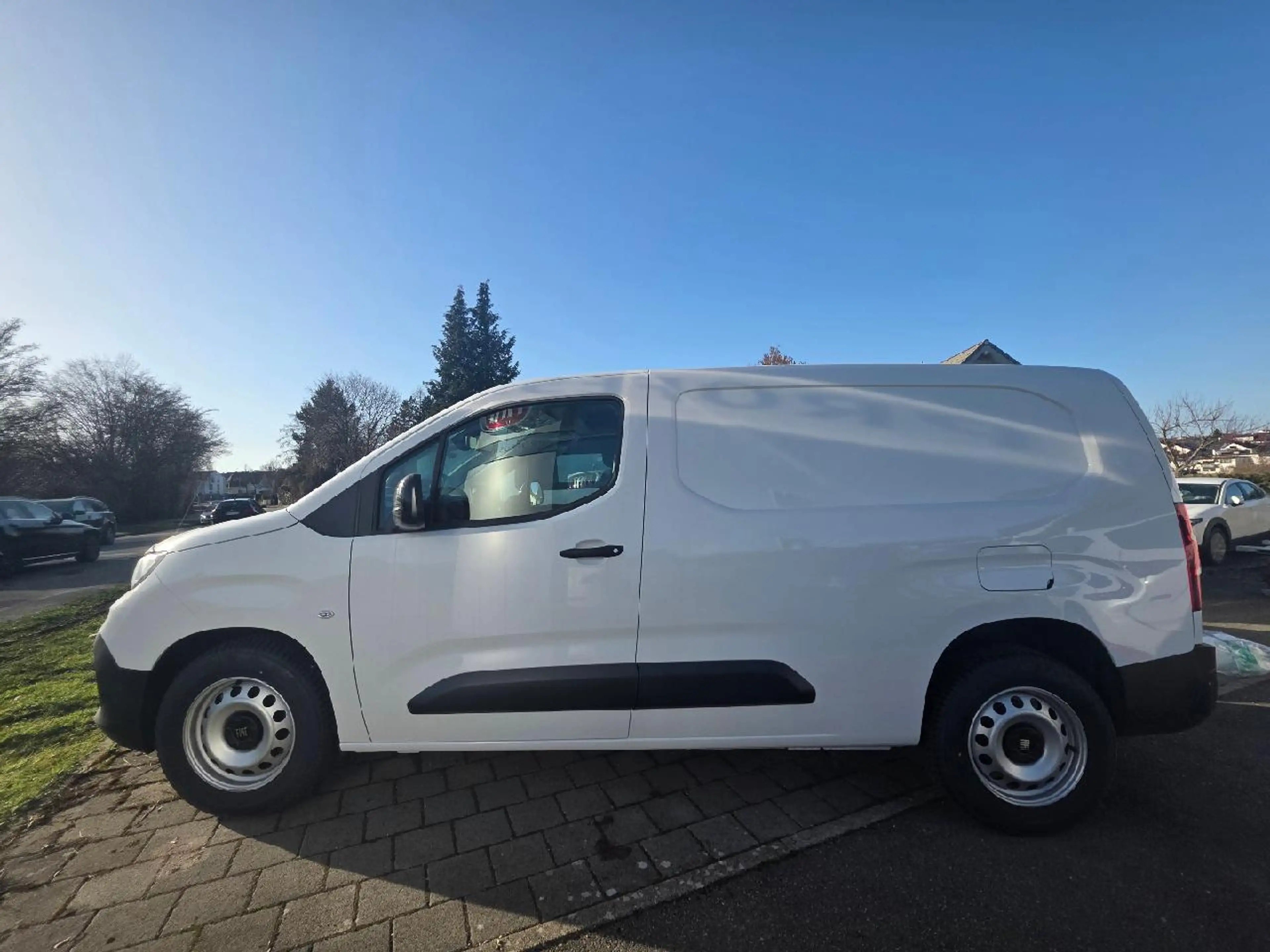Fiat Doblo Kastenwagen XL 1.5 Diesel 75 kW — photo 2