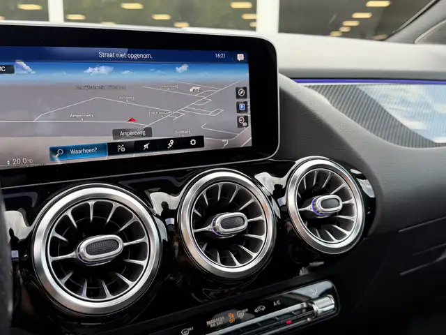 Mercedes-Benz Gla view 12