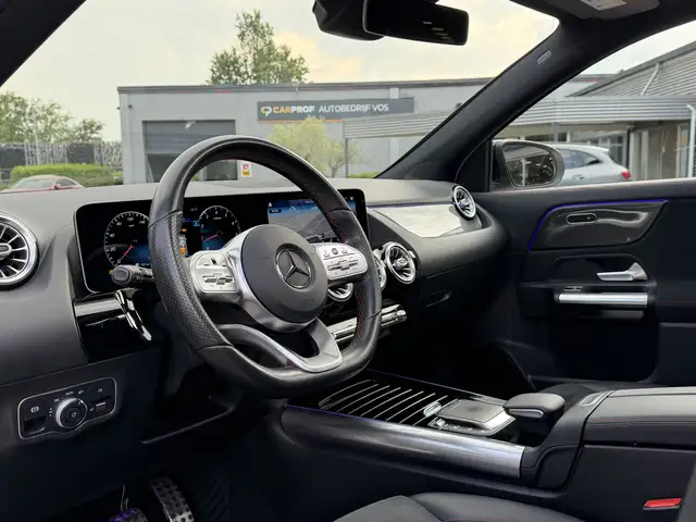 Mercedes-Benz Gla view 2