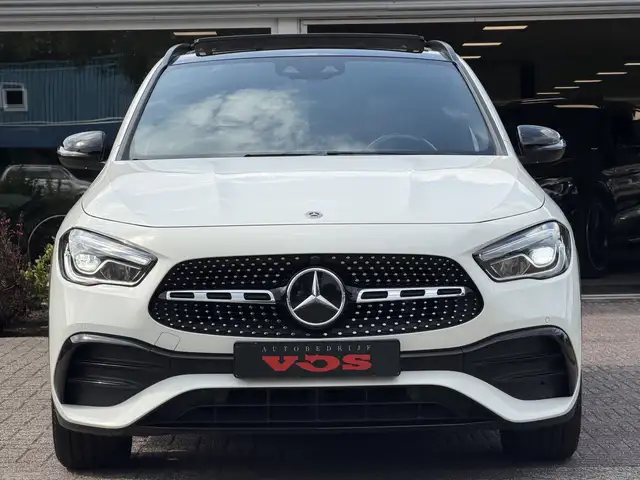 Mercedes-Benz Gla view 11