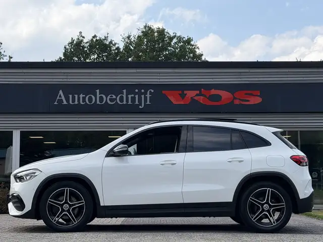 Mercedes-Benz Gla view 3