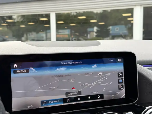 Mercedes-Benz Gla view 13