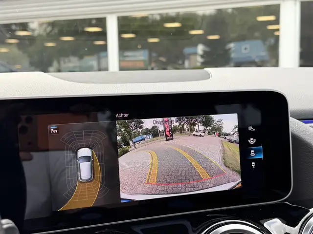 Mercedes-Benz Gla view 15