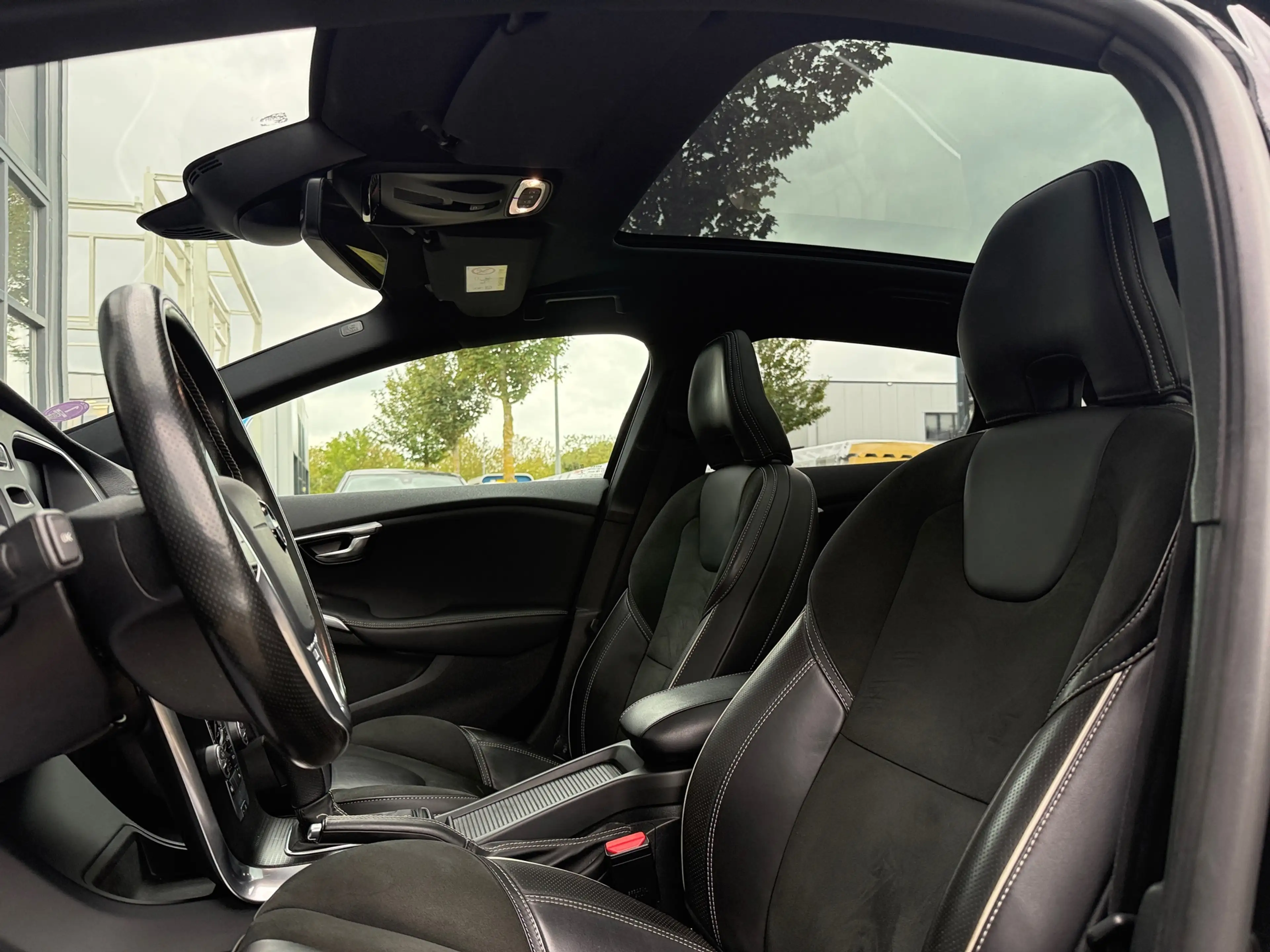 Volvo V40 1.5 T3 Polar+ Sport / AUTOMAAT / NAP / TREKHAAK / — photo 2