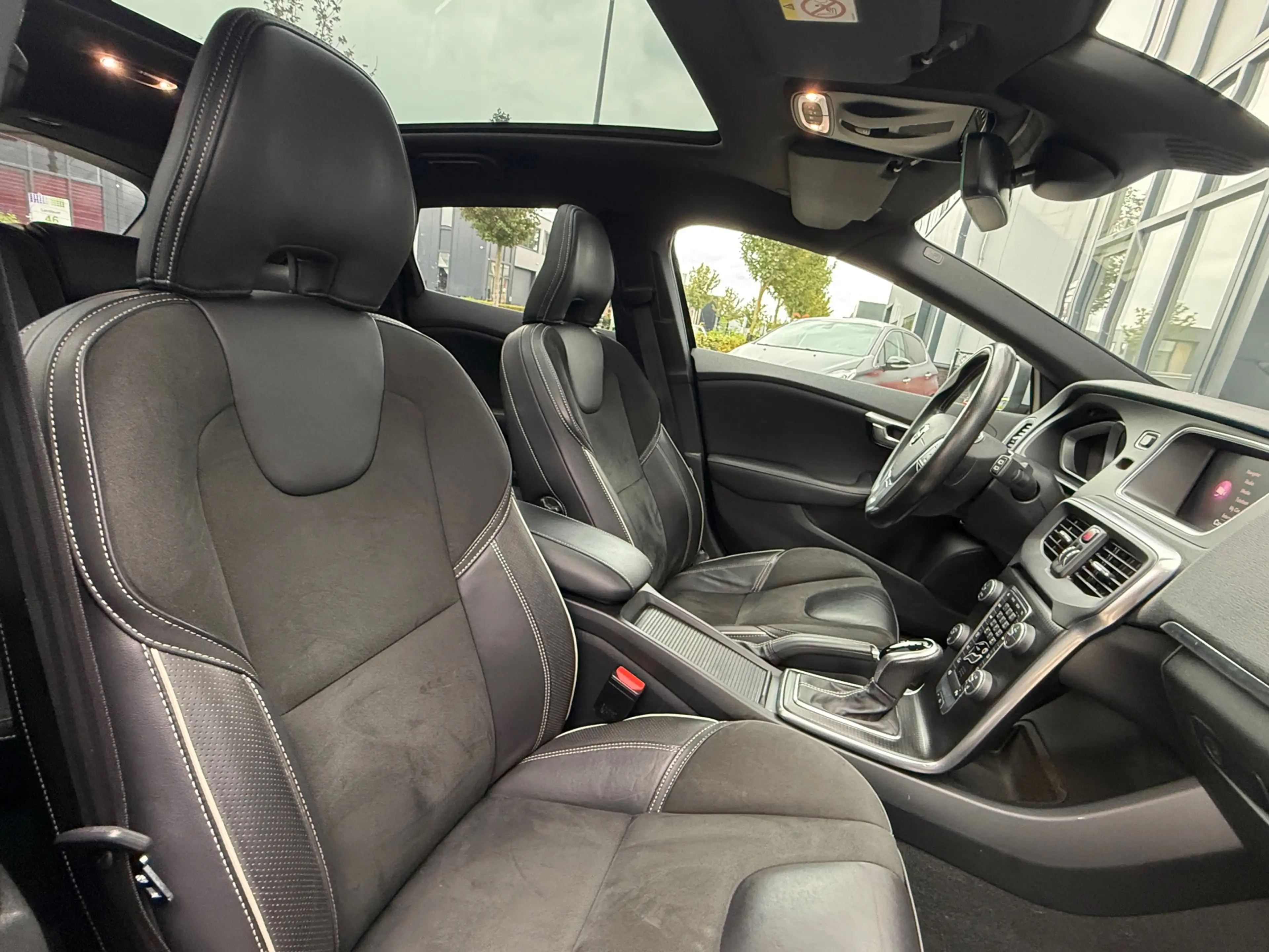 Volvo V40 1.5 T3 Polar+ Sport / AUTOMAAT / NAP / TREKHAAK / — photo 5
