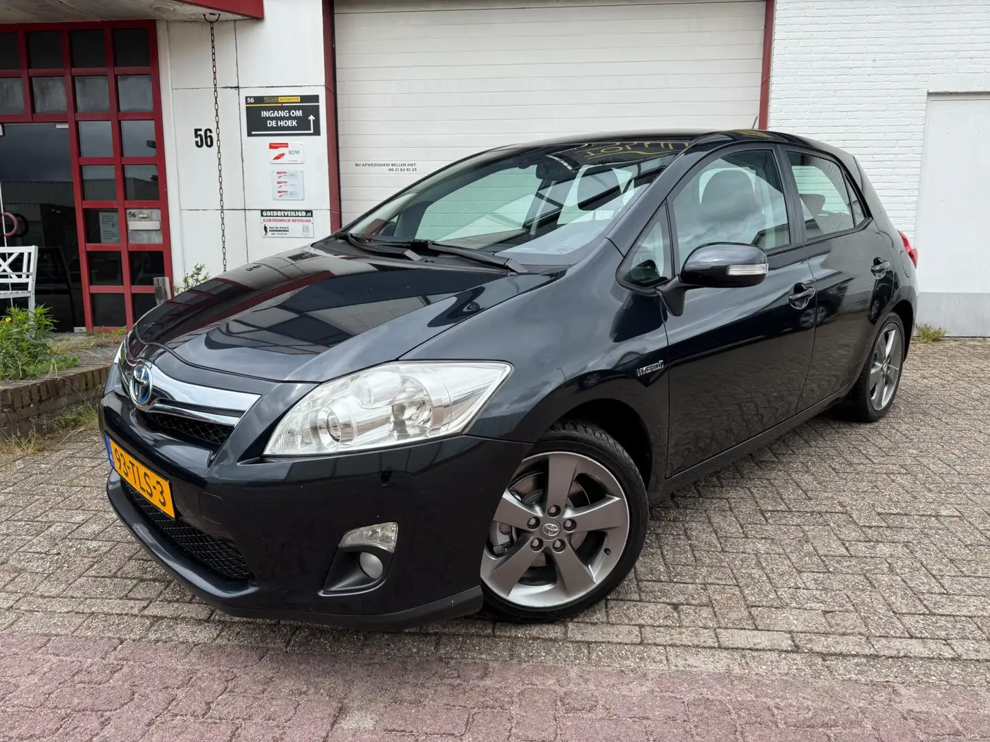 Toyota Auris 1.8 Full Hybrid Executive |NIEUW APK|LUXE |VOLL OP Grijs - 1