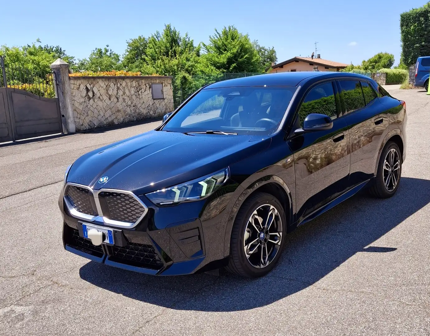 BMW iX2 edrive 20 MSport - 1