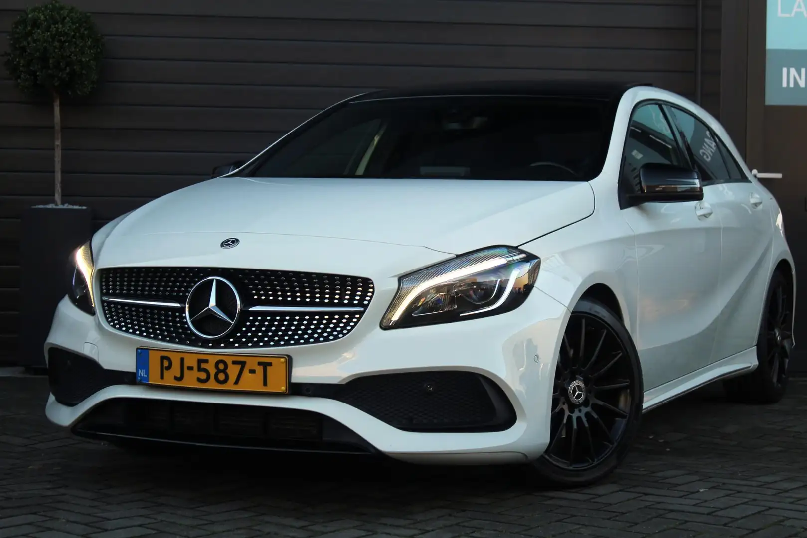 Mercedes-Benz A 180 Ambition AMG LINE | Panorama-dak | Carpay & Androi Blanco - 1